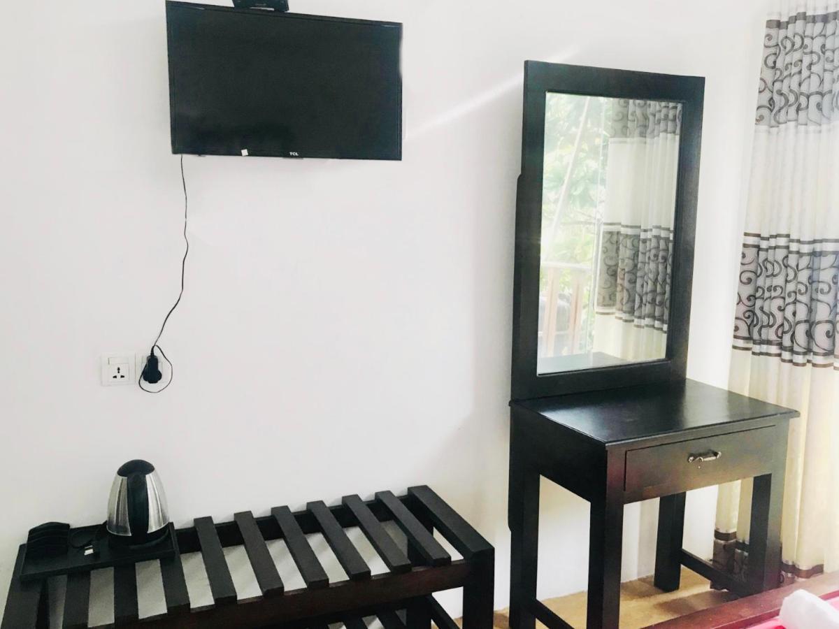 Sea Beach Resort Negombo Esterno foto