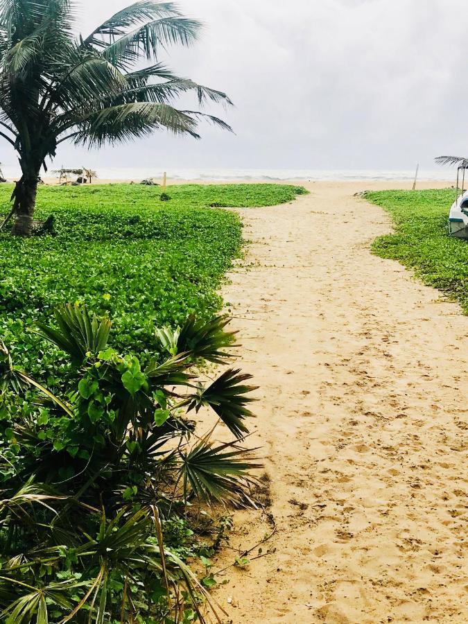Sea Beach Resort Negombo Esterno foto