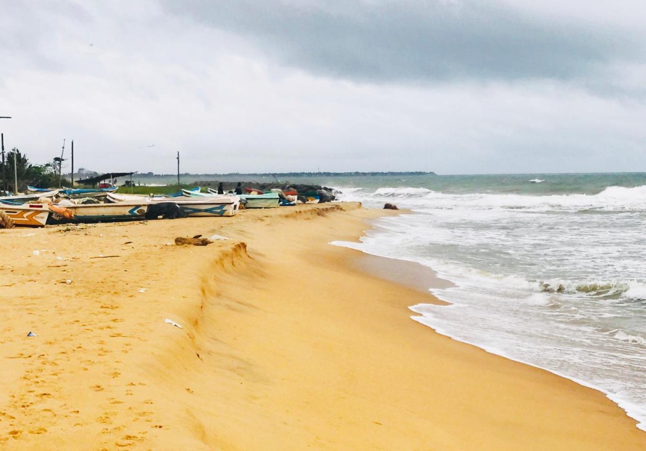 Sea Beach Resort Negombo Esterno foto