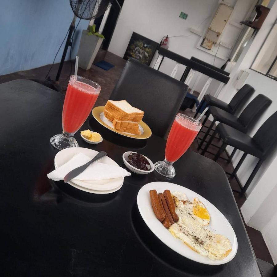 Sea Beach Resort Negombo Esterno foto