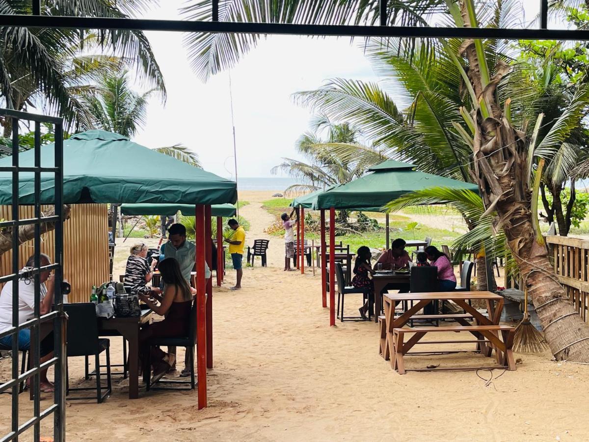 Sea Beach Resort Negombo Esterno foto